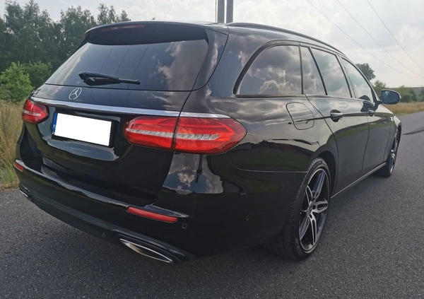Mercedes-Benz Klasa E cena 145000 przebieg: 106000, rok produkcji 2019 z Szczawno-Zdrój małe 106